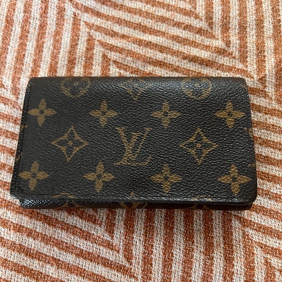 Louis Vuitton Handbags - Mini Louis wallet on vintage chain